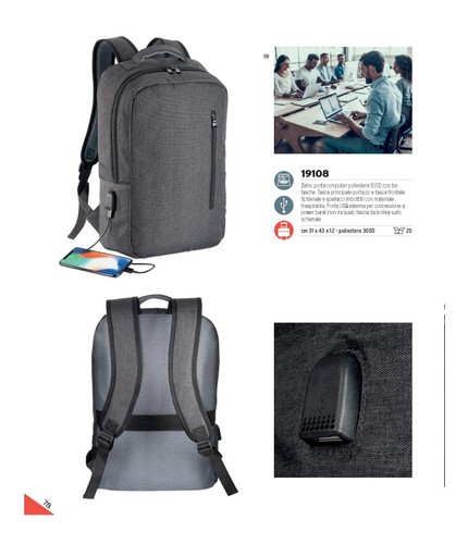 03 - Zaino porta computer, tre tasche e porta per il powerbank.jpg